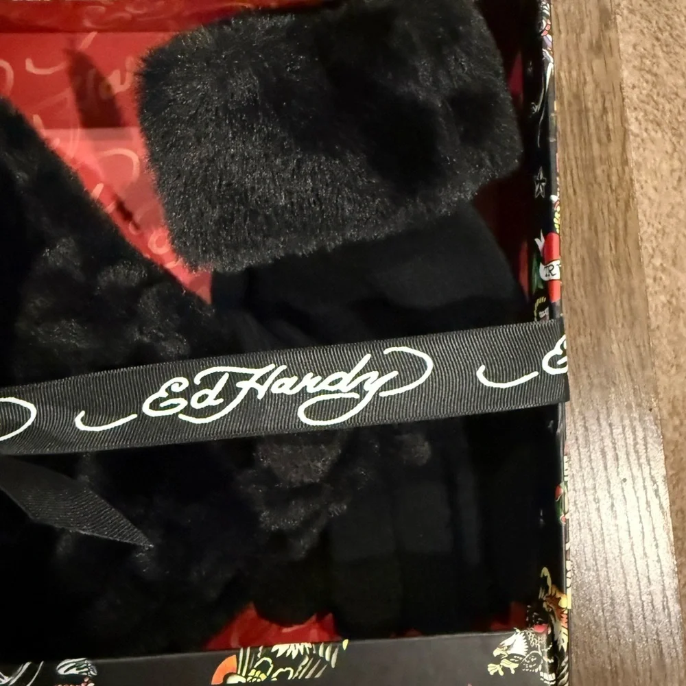Ed Hardy Black Hat and Glove Gift Set